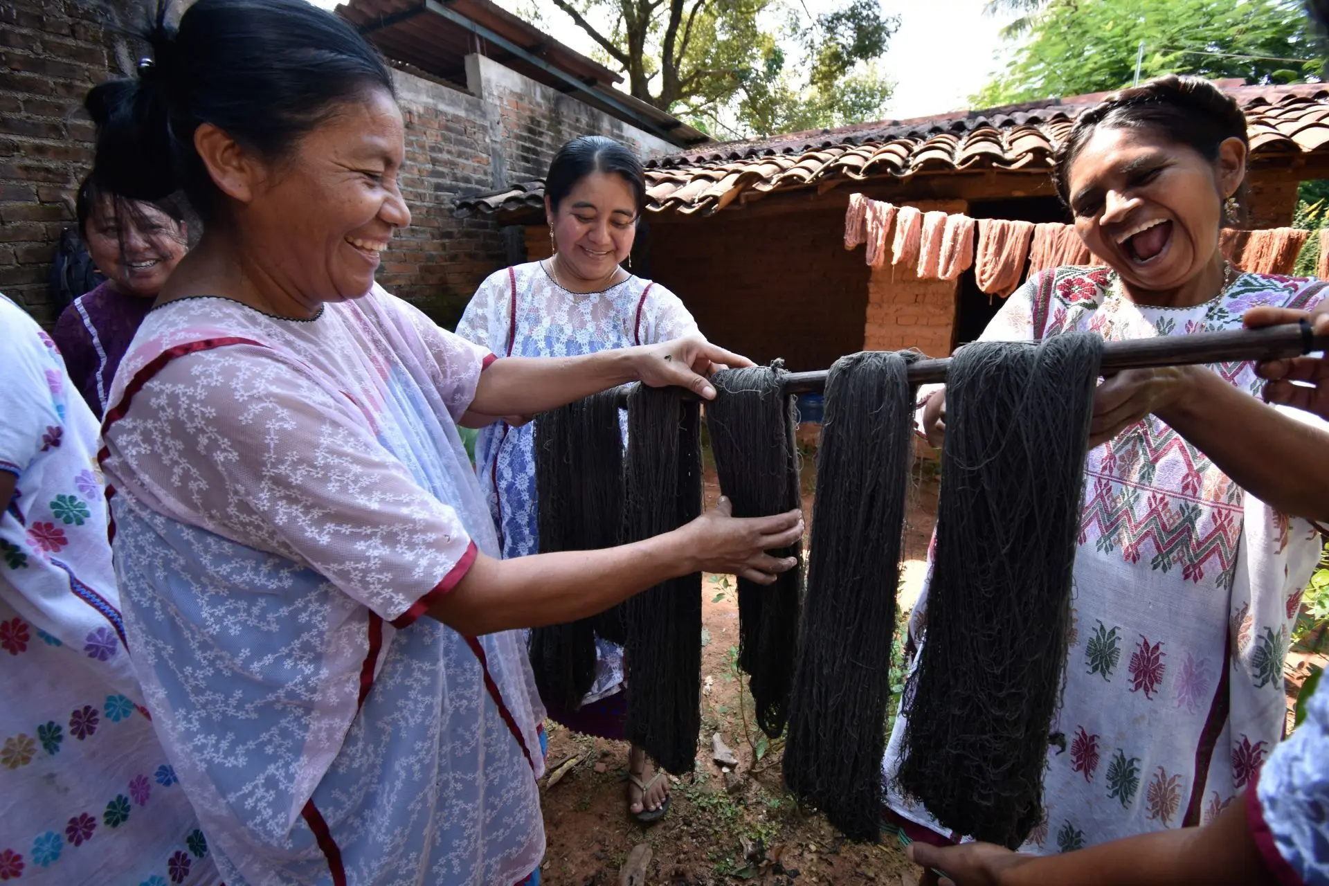 Community, culture, and resilience: Key factors driving happiness in Mexico, even amid adversity, according to the World Happiness Report. Photo: Dassaev Téllez Adame / Cuartoscuro / MxPA