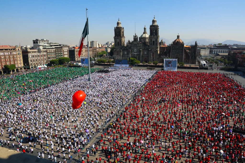 The President stressed that this activity shows that Mexico is a country that says yes to education, sports, peace, and love. Photo: Courtesy / MxPA