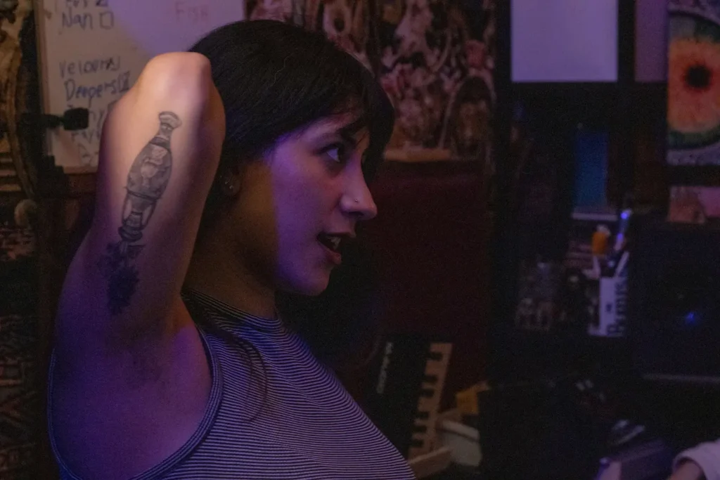 Maria, vocalist of CNTNTS after a rehearsal, Mexico, May 8, 2026. Hans Leguizamo / MxPA.